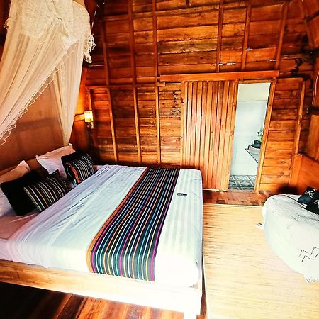Raturinjani Homestay Selong Exterior photo
