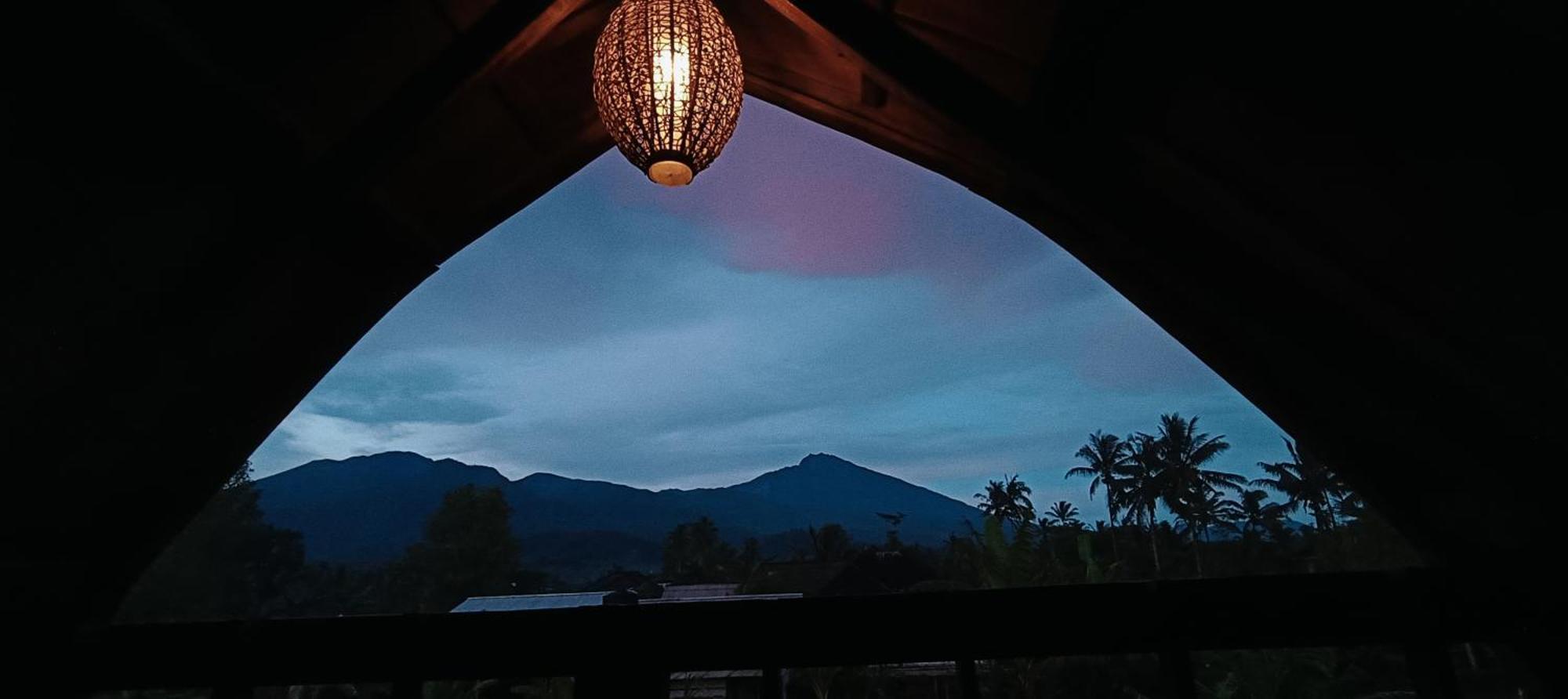 Raturinjani Homestay Selong Exterior photo