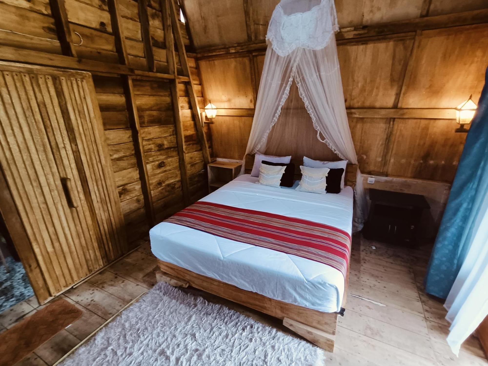 Raturinjani Homestay Selong Exterior photo