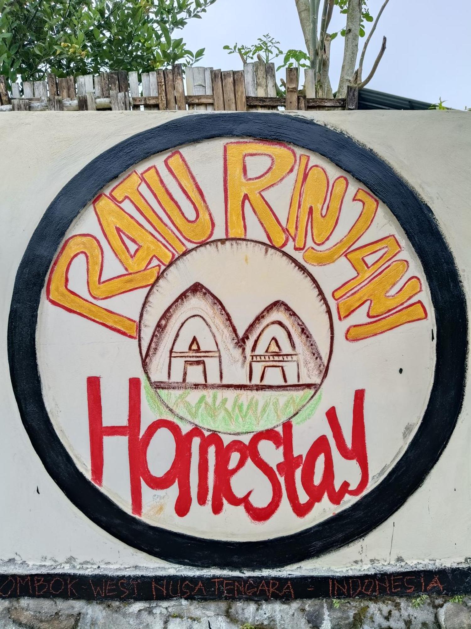Raturinjani Homestay Selong Exterior photo